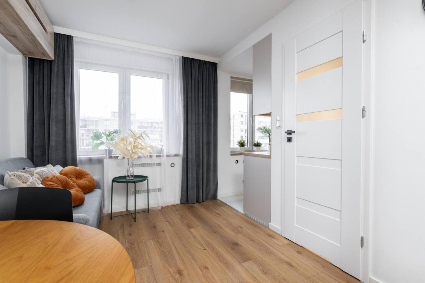 Flora Deluxe Center Butas Warsaw